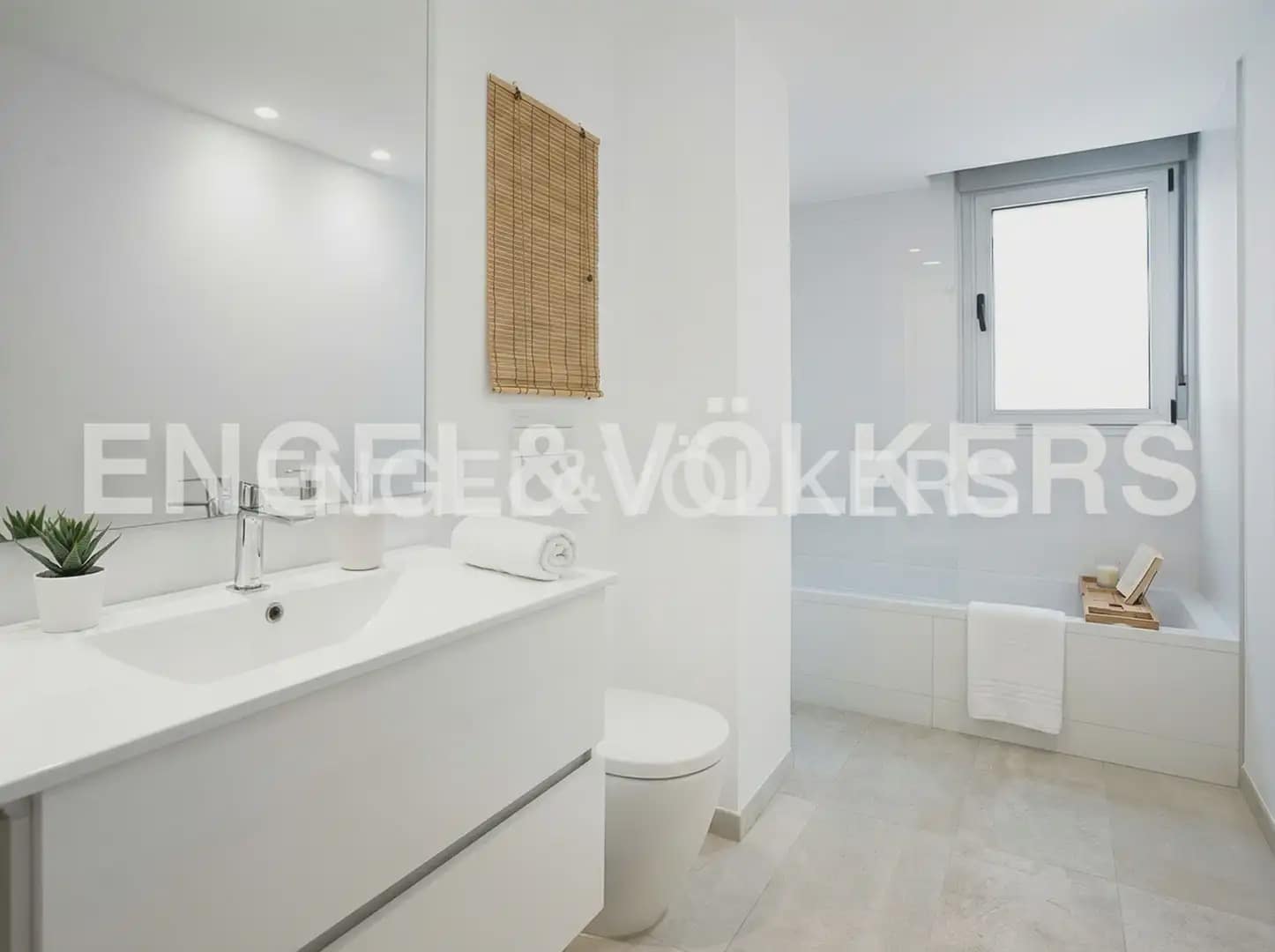 Piso de 4 habitaciones en Castelló de la Plana en venta con garaje - 360.000 € (Ref: 9897827)