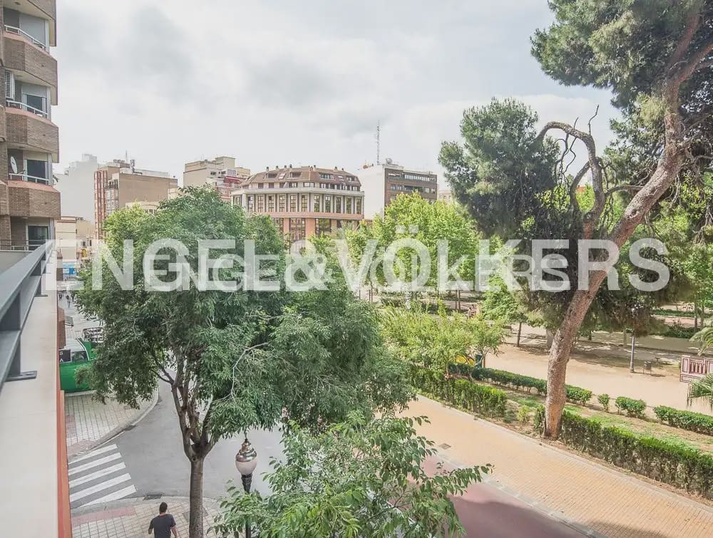 Piso de 4 habitaciones en Castelló de la Plana en venta con garaje - 360.000 € (Ref: 9897827)
