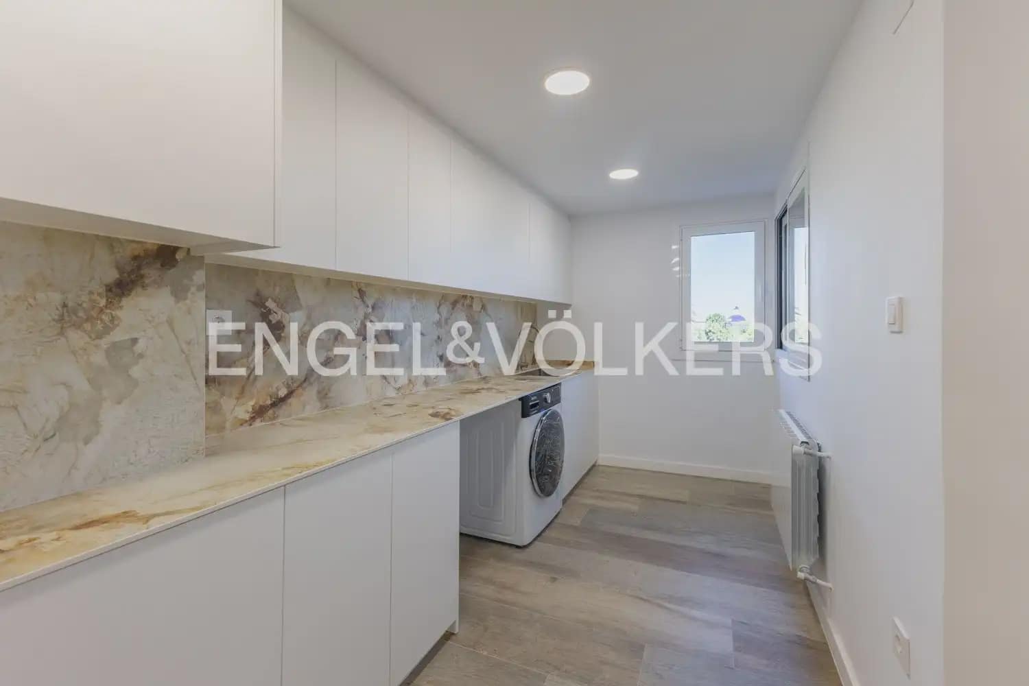 5 makuuhuone Asunto vuokrattavana paikassa Valencia kaupunki mukana 
autotalli - 5 000 € (Ref: 9897829)