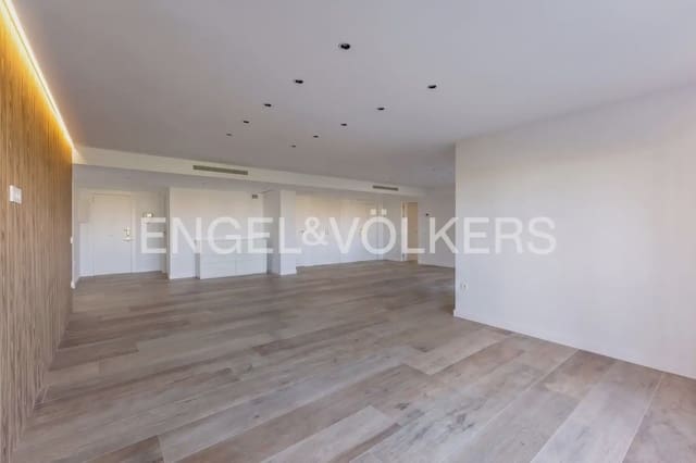 5 slaapkamer Flat te huur in Exposicio, Valencia stad met garage - € 5.000 (Ref: 9897829)
