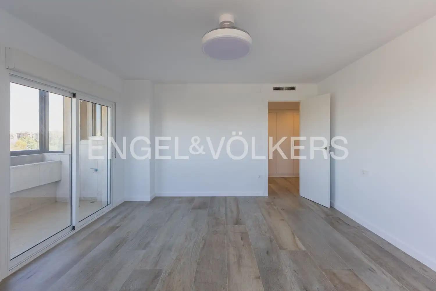 5 makuuhuone Asunto vuokrattavana paikassa Valencia kaupunki mukana 
autotalli - 5 000 € (Ref: 9897829)