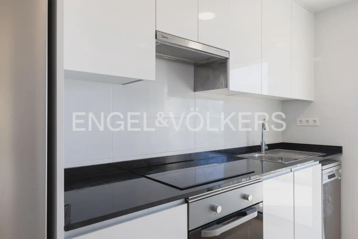 2 bedroom Flat for sale in Cabanes with pool garage - € 280,000 (Ref: 9897830)