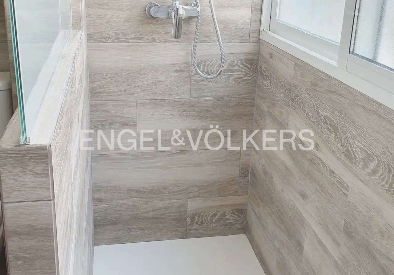 4 quarto Apartamento para arrendar em Valencia cidade - 2 000 € (Ref: 9897831)