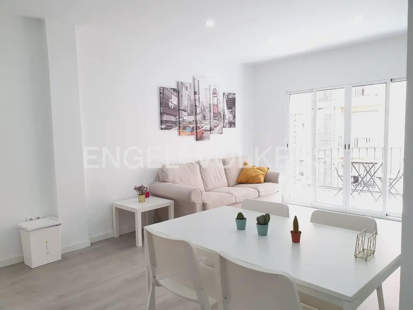 4 quarto Apartamento para arrendar em Valencia cidade - 2 000 € (Ref: 9897831)