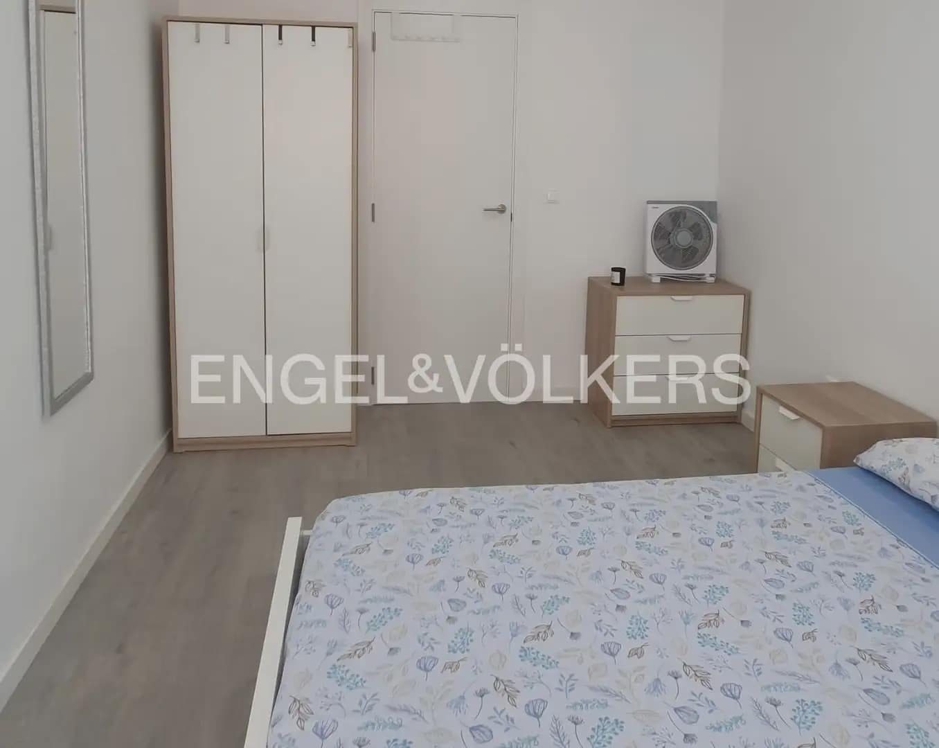 4 quarto Apartamento para arrendar em Valencia cidade - 2 000 € (Ref: 9897831)
