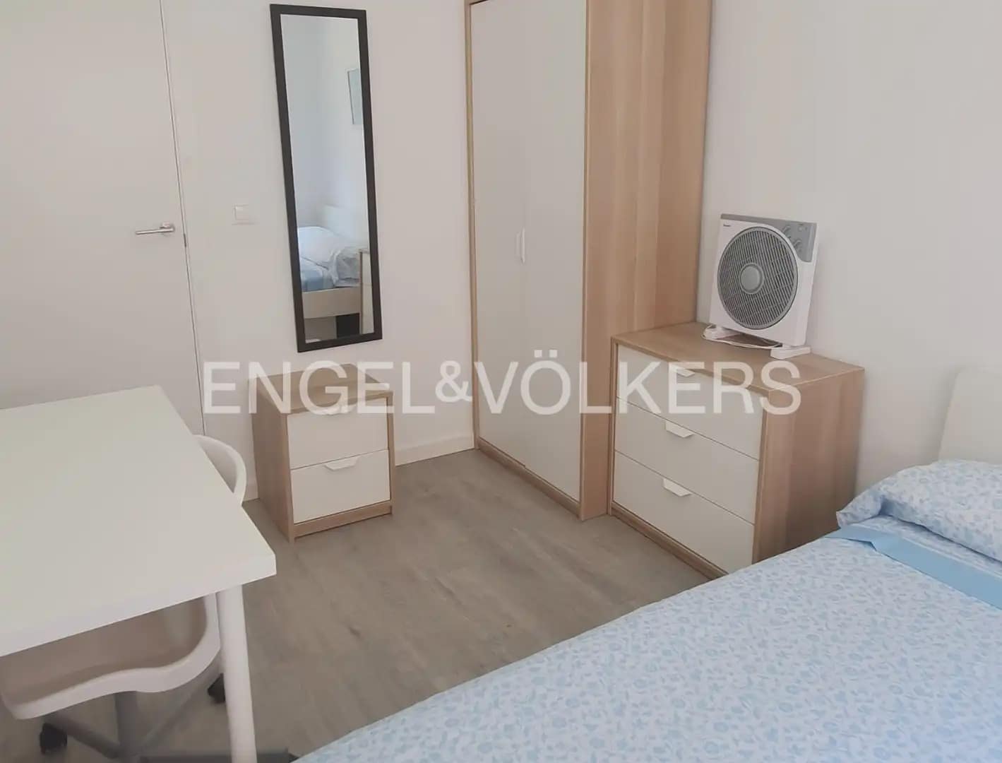 4 quarto Apartamento para arrendar em Valencia cidade - 2 000 € (Ref: 9897831)