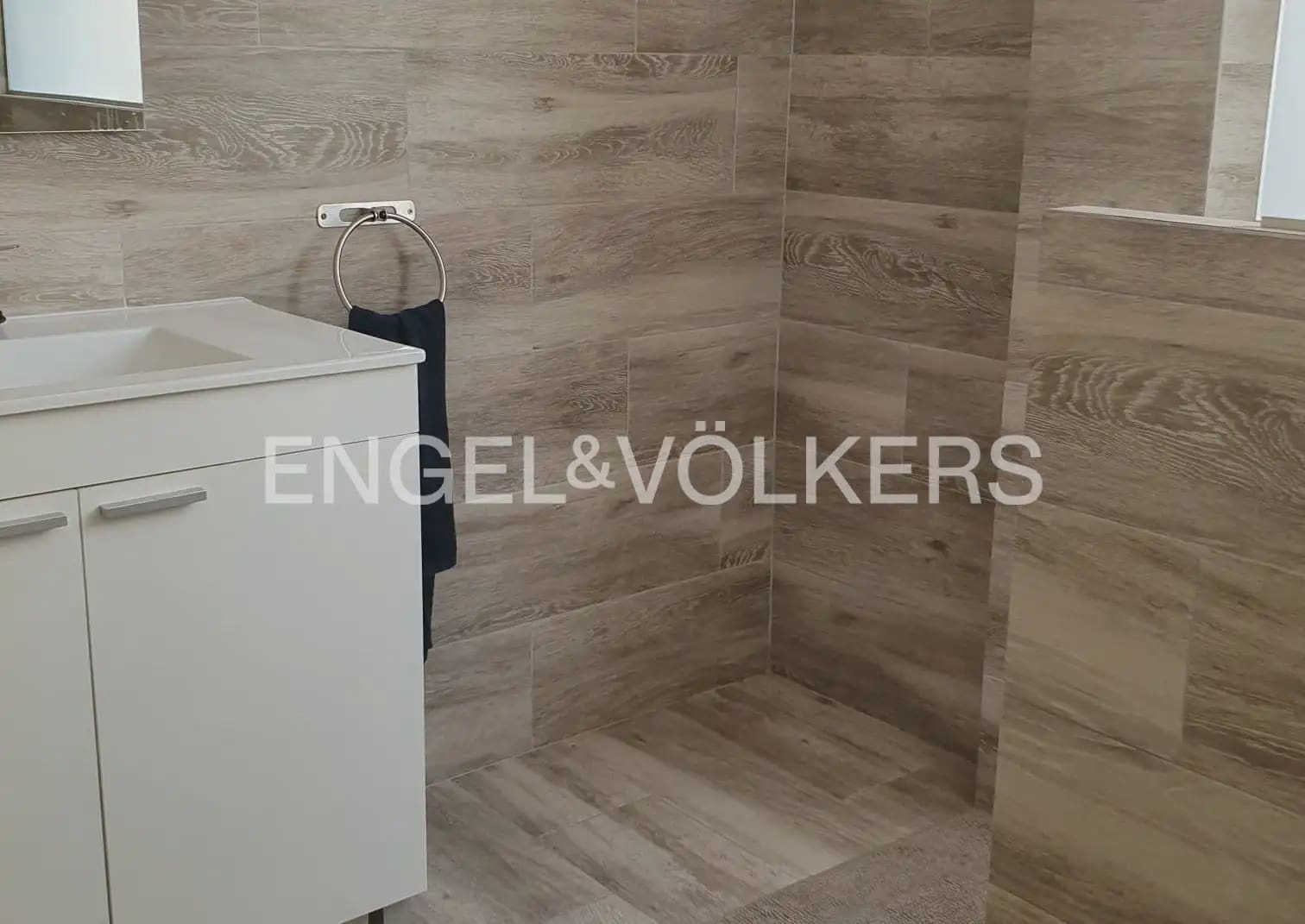 4 quarto Apartamento para arrendar em Valencia cidade - 2 000 € (Ref: 9897831)