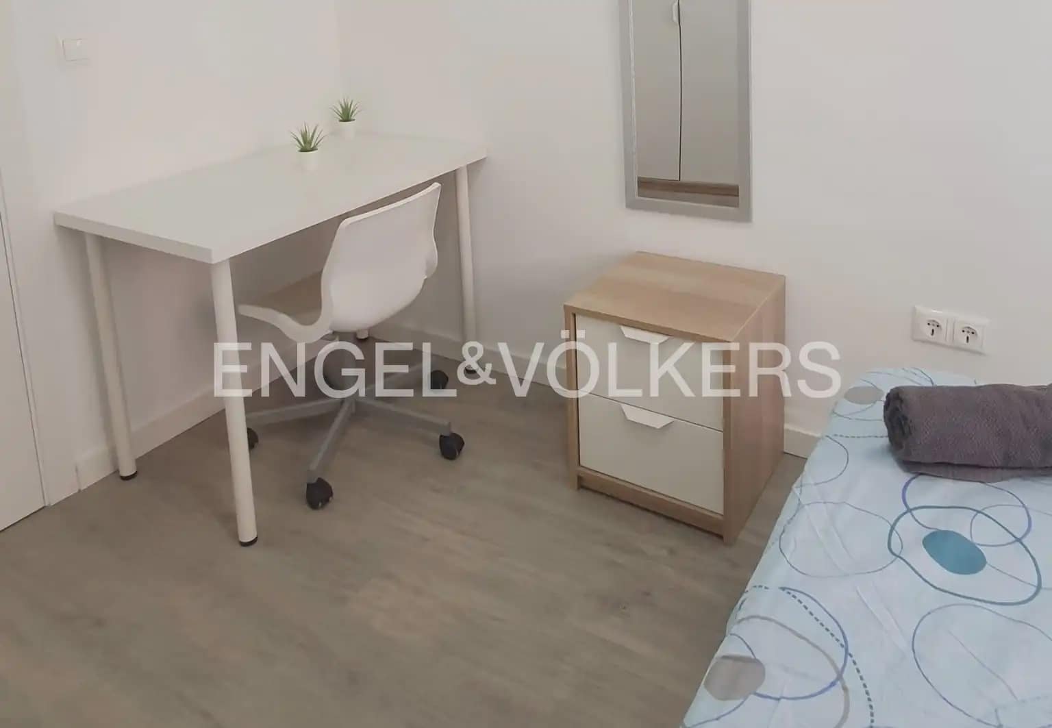 4 quarto Apartamento para arrendar em Valencia cidade - 2 000 € (Ref: 9897831)
