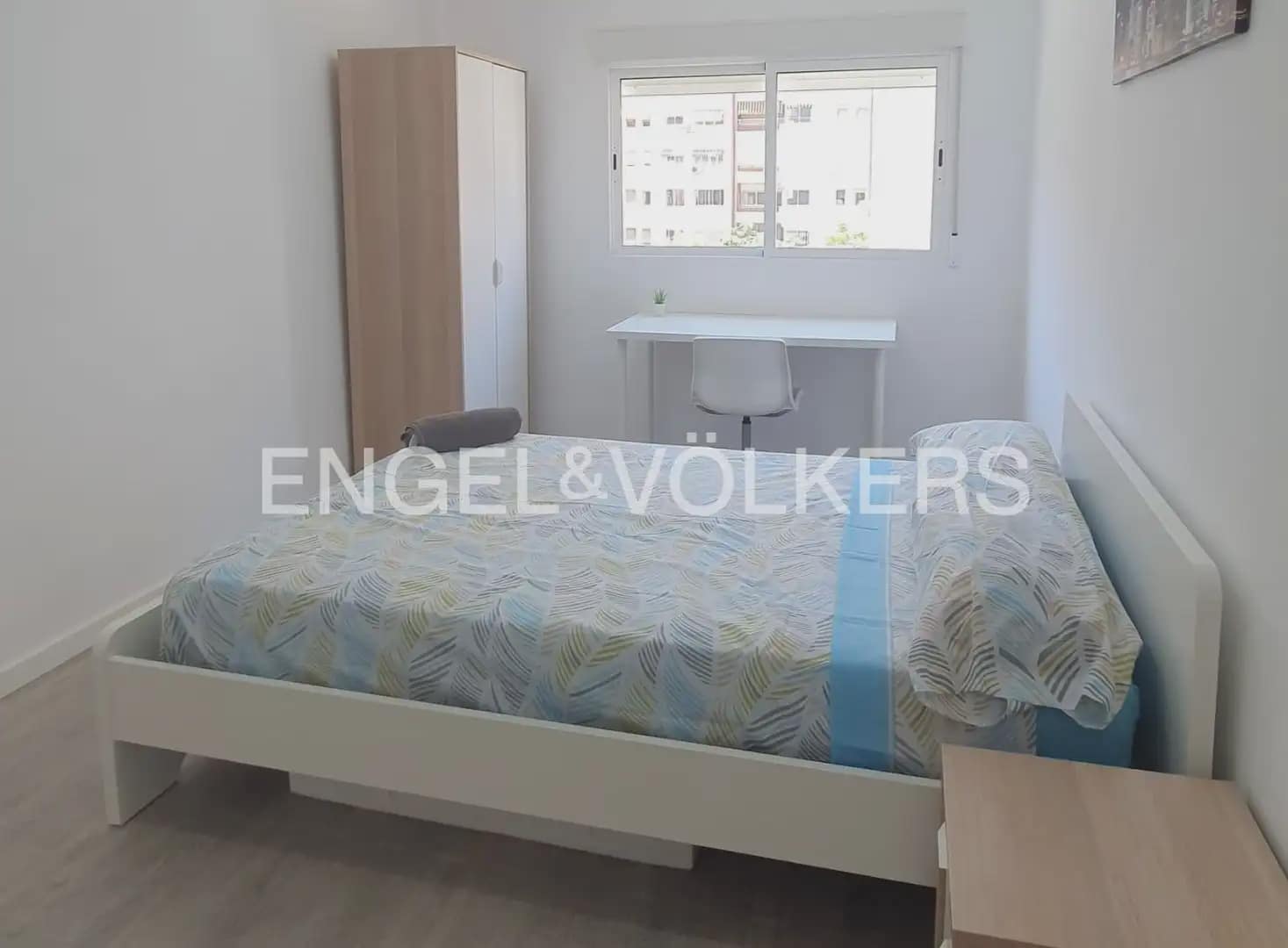 4 quarto Apartamento para arrendar em Valencia cidade - 2 000 € (Ref: 9897831)