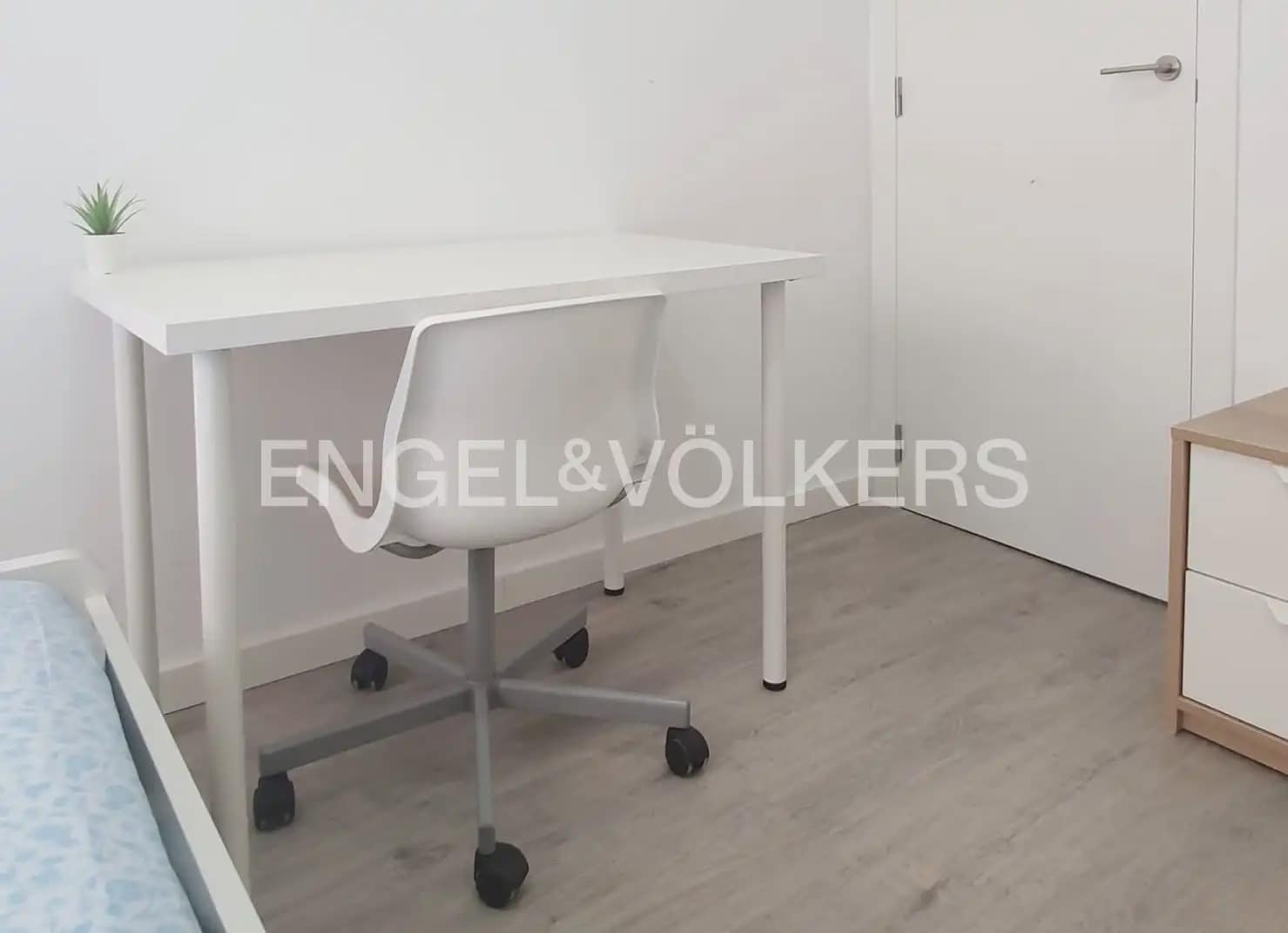 4 quarto Apartamento para arrendar em Valencia cidade - 2 000 € (Ref: 9897831)