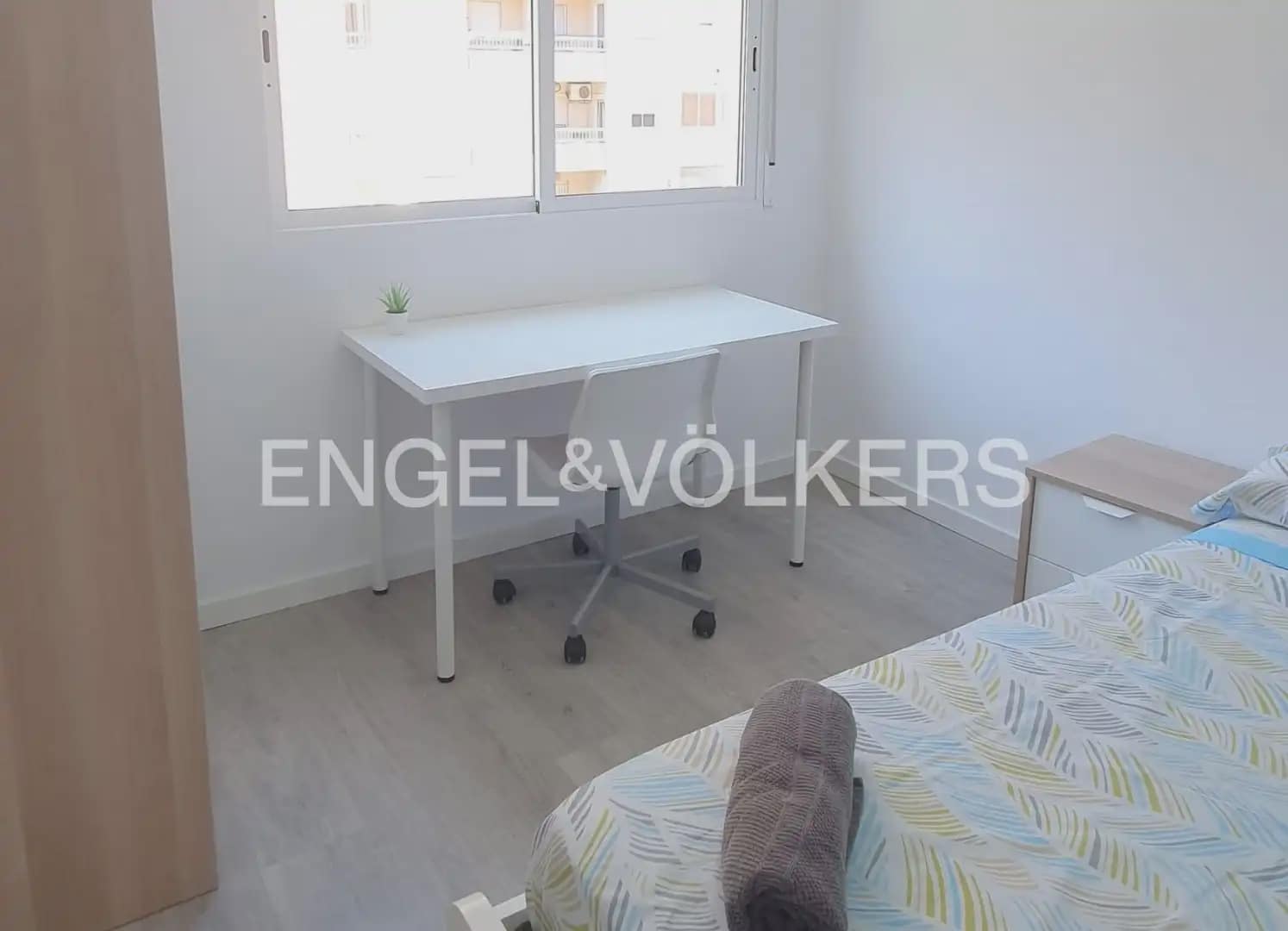 4 quarto Apartamento para arrendar em Valencia cidade - 2 000 € (Ref: 9897831)