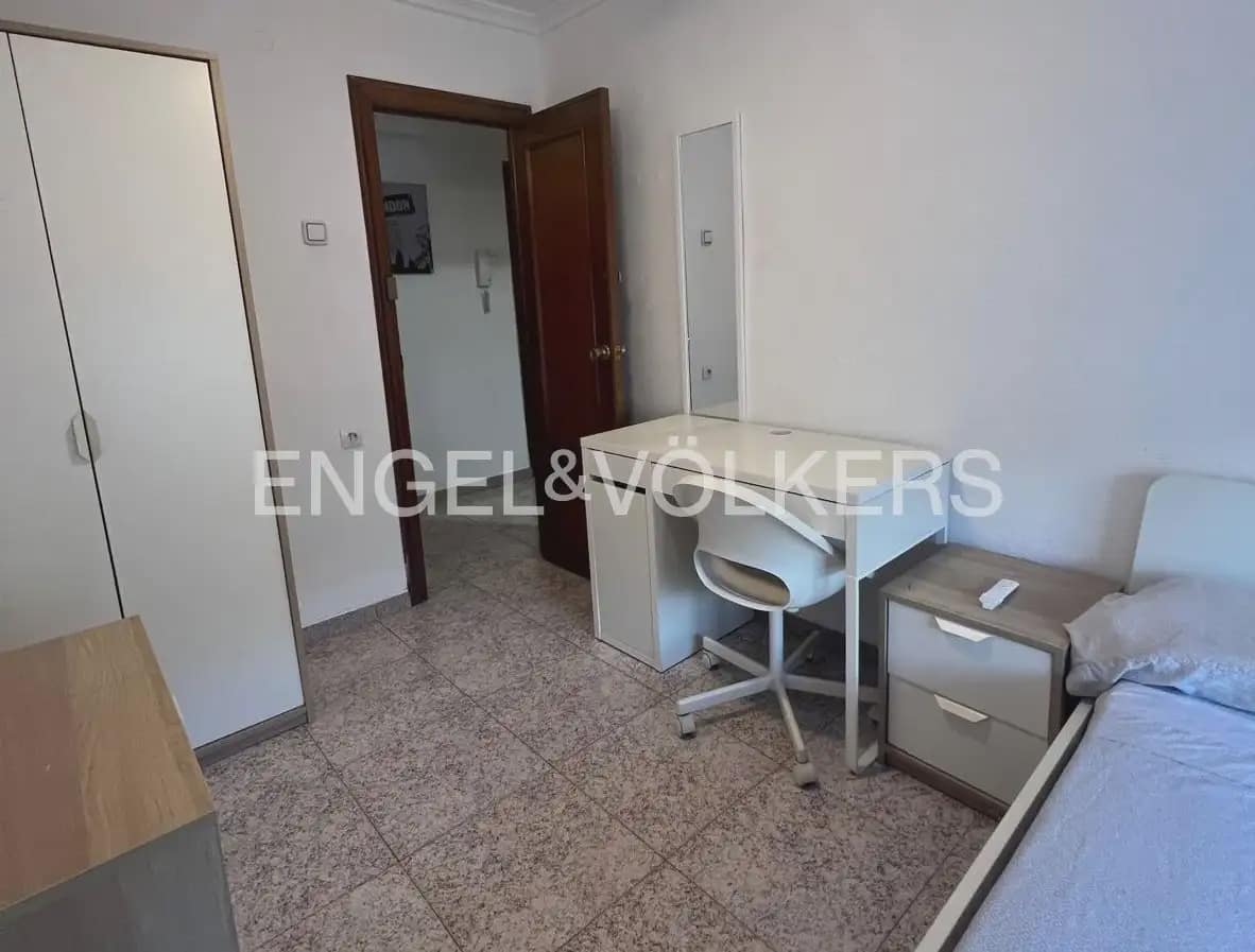 3 bedroom Flat for rent in Valencia city - € 1,600 (Ref: 9897832)