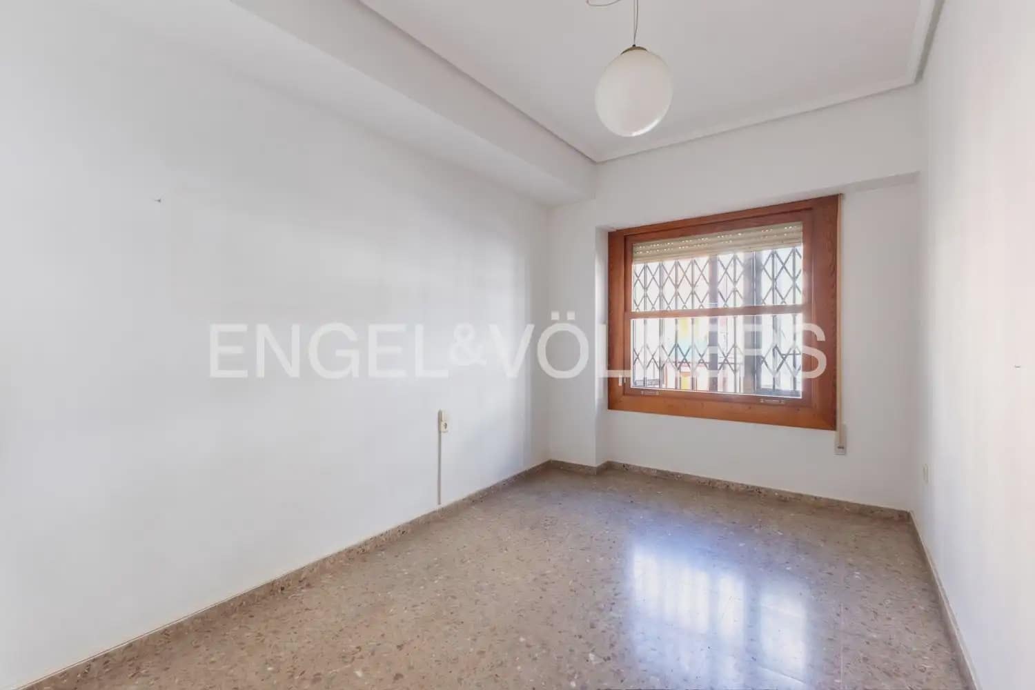 4 Zimmer Wohnung zu verkaufen in Valencia Stadt mit Garage - 950.000 € (Ref: 9897834)