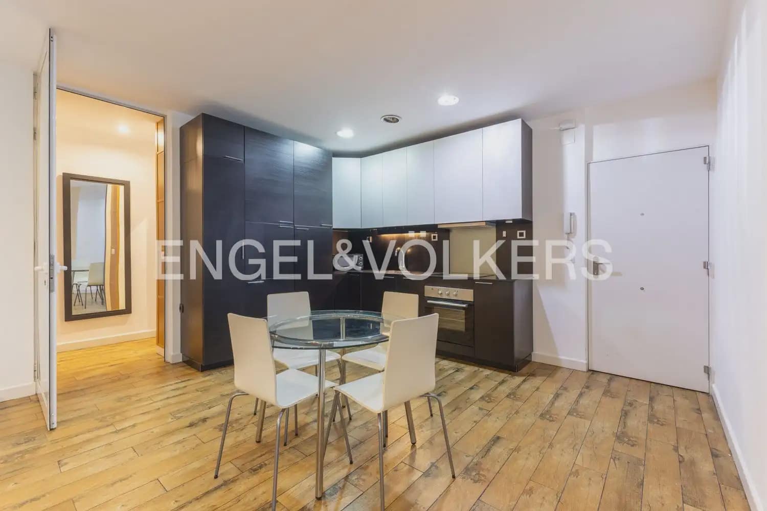 1 sypialnia Mieszkanie do wynajęcia w Miasto Walencja - 1 300 € (Ref: 9897837)