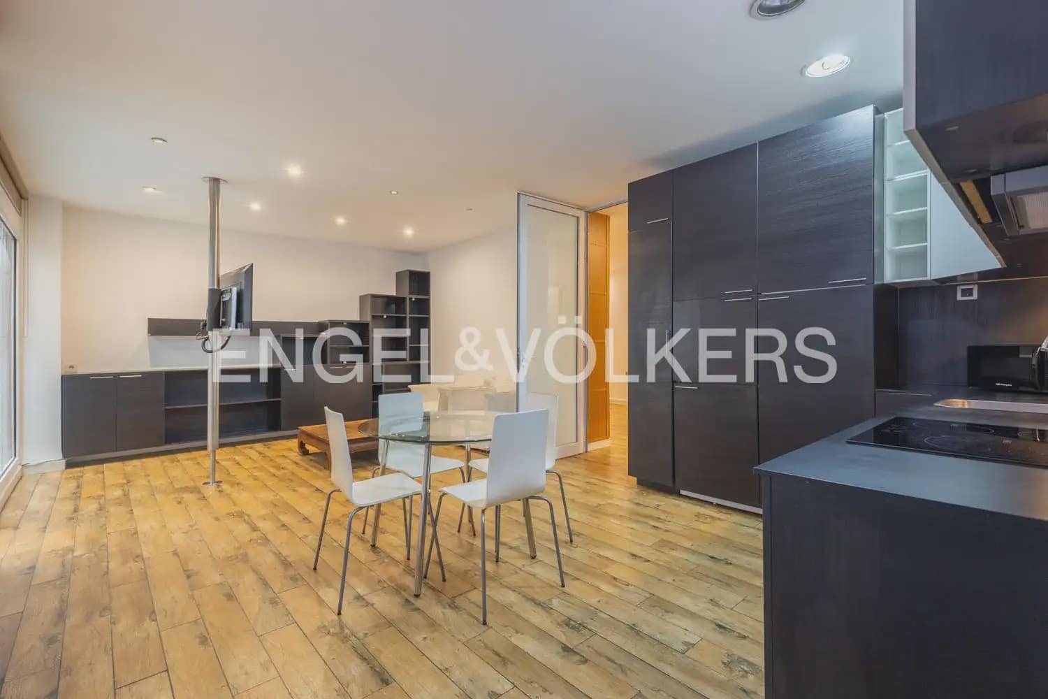 1 sypialnia Mieszkanie do wynajęcia w Miasto Walencja - 1 300 € (Ref: 9897837)