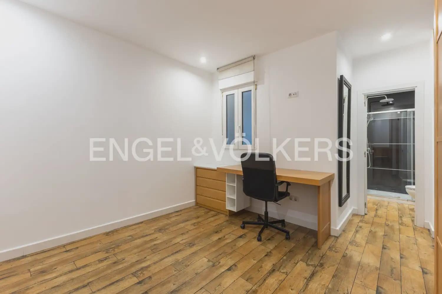 1 sypialnia Mieszkanie do wynajęcia w Miasto Walencja - 1 300 € (Ref: 9897837)