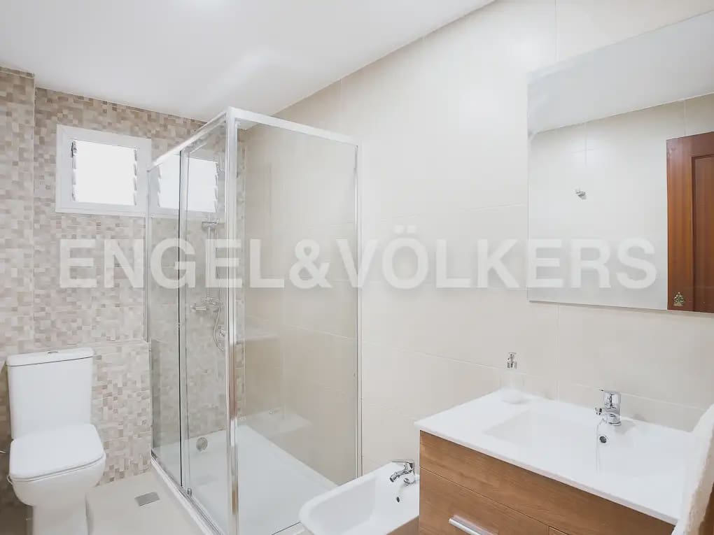 3 quarto Apartamento para arrendar em Valencia cidade - 1 800 € (Ref: 9897838)