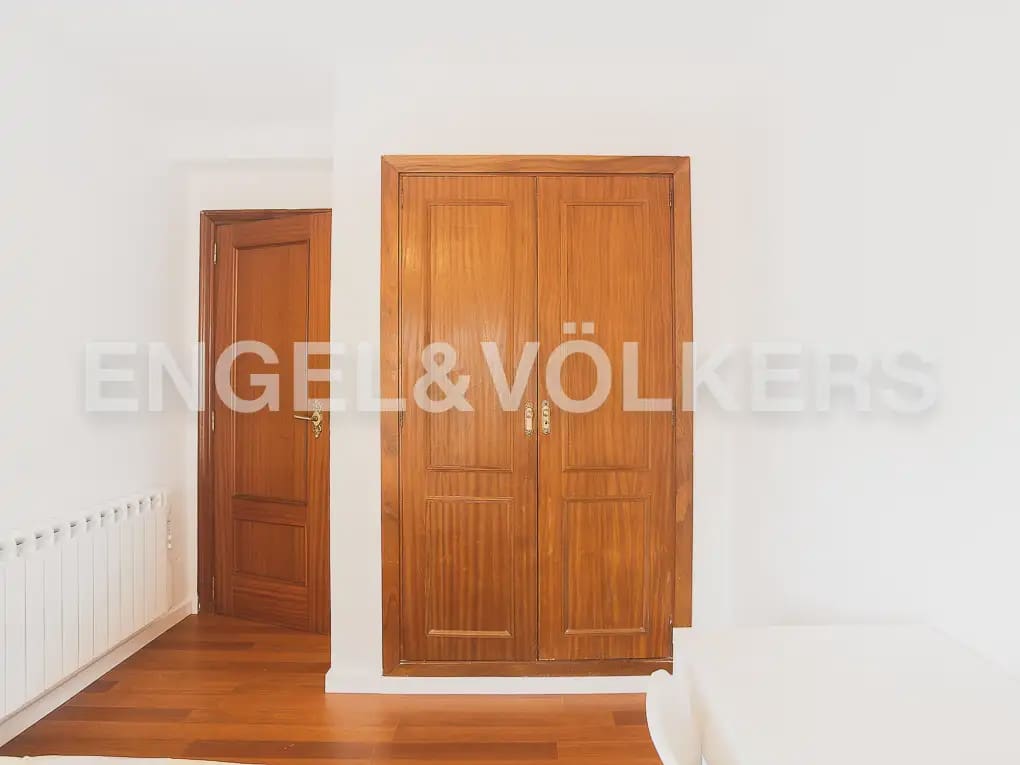 3 quarto Apartamento para arrendar em Valencia cidade - 1 800 € (Ref: 9897838)