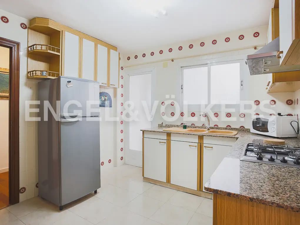 3 quarto Apartamento para arrendar em Valencia cidade - 1 800 € (Ref: 9897838)