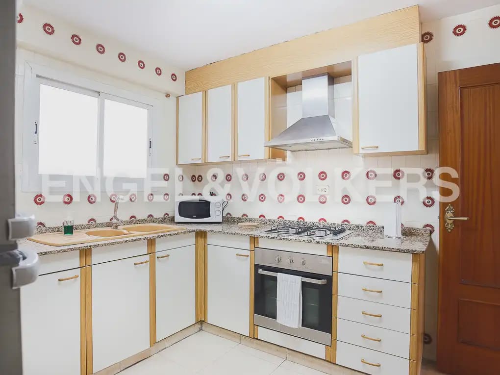 3 quarto Apartamento para arrendar em Valencia cidade - 1 800 € (Ref: 9897838)