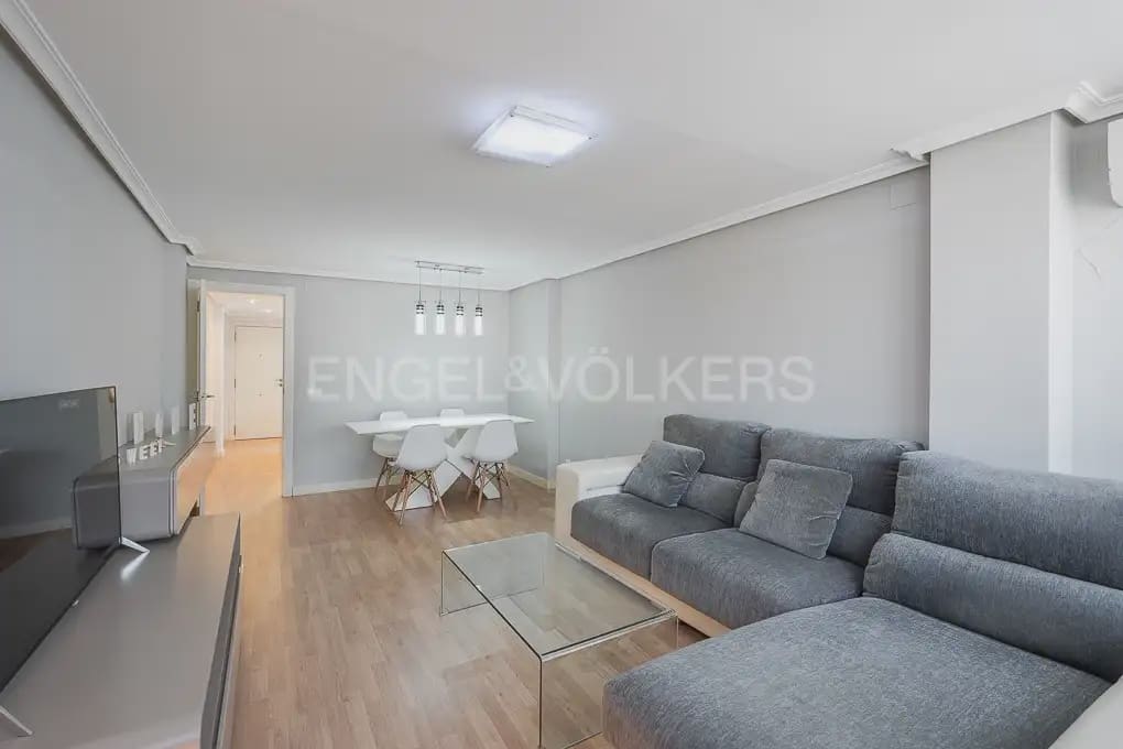 2 bedroom Flat for rent in Valencia city - € 1,500 (Ref: 9897841)
