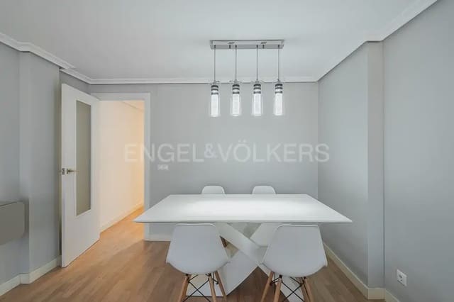 2 sovrum Lägenhet att hyra i Sant Isidre, Valencia stad - 1 500 € (Ref: 9897841)