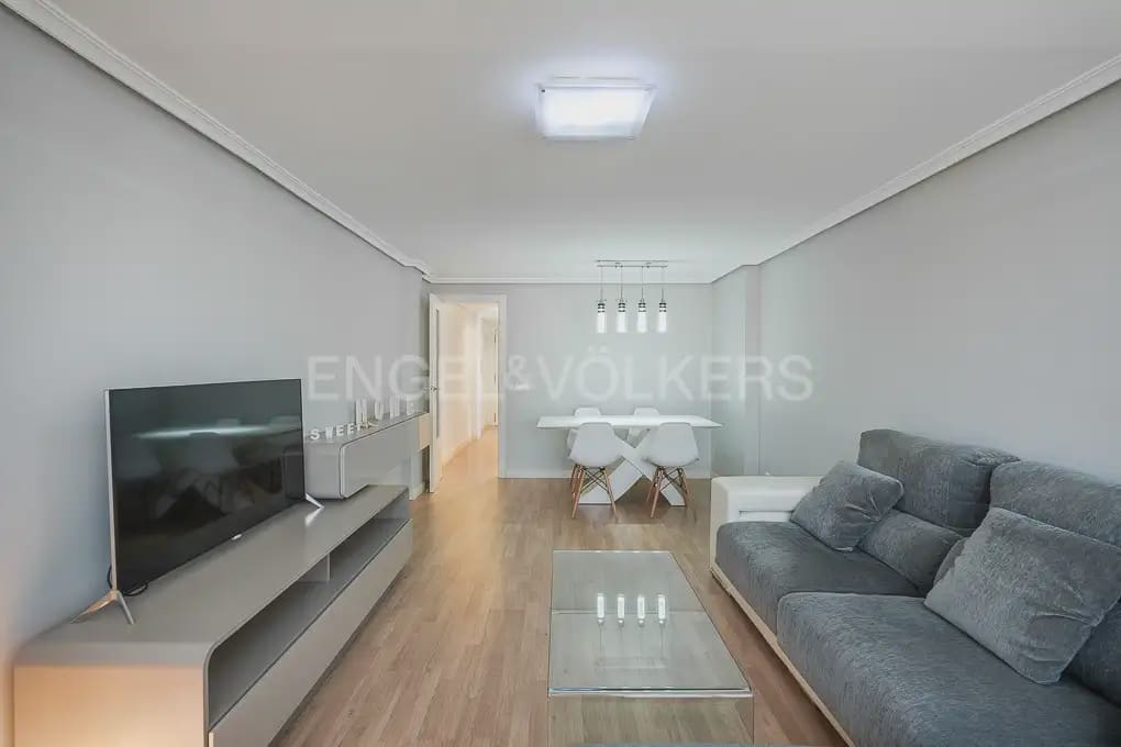2 bedroom Flat for rent in Valencia city - € 1,500 (Ref: 9897841)