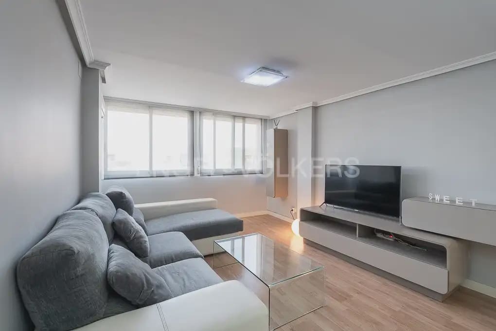 2 bedroom Flat for rent in Valencia city - € 1,500 (Ref: 9897841)