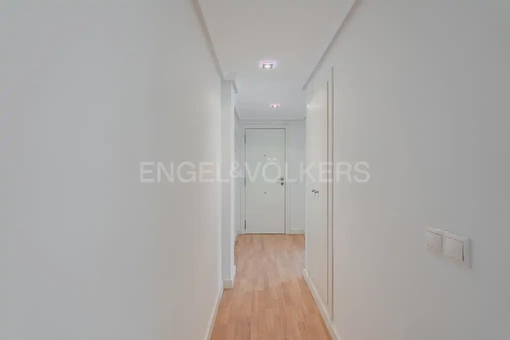2 bedroom Flat for rent in Valencia city - € 1,500 (Ref: 9897841)