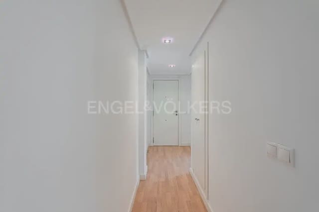 2 sovrum Lägenhet att hyra i Sant Isidre, Valencia stad - 1 500 € (Ref: 9897841)