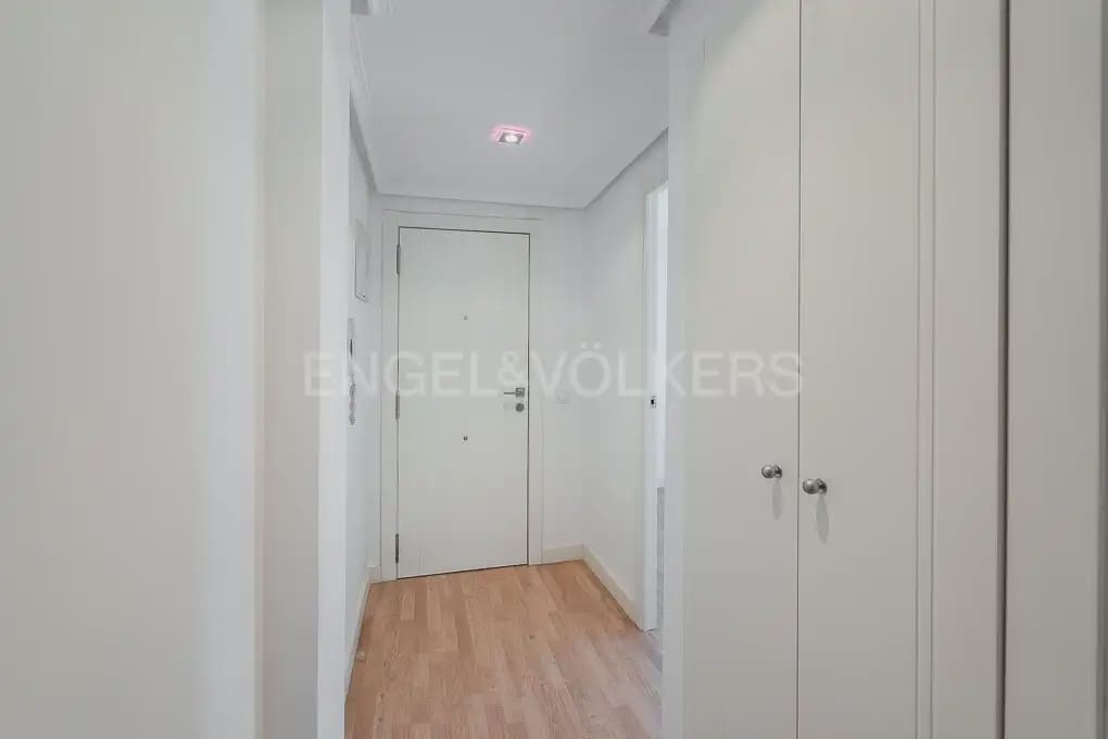 2 bedroom Flat for rent in Valencia city - € 1,500 (Ref: 9897841)