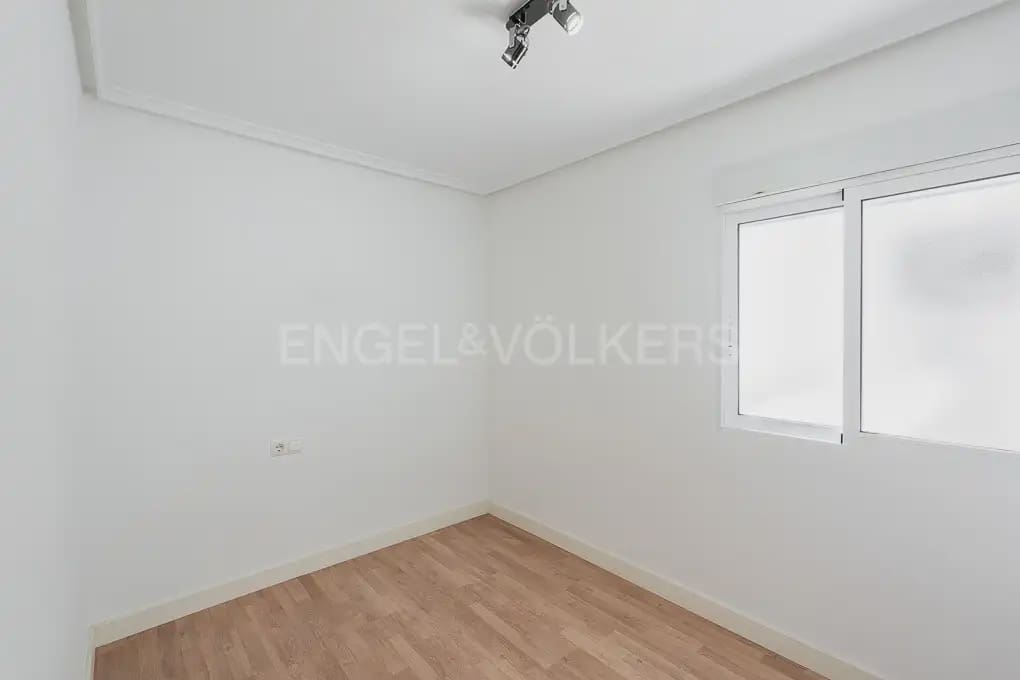 2 bedroom Flat for rent in Valencia city - € 1,500 (Ref: 9897841)