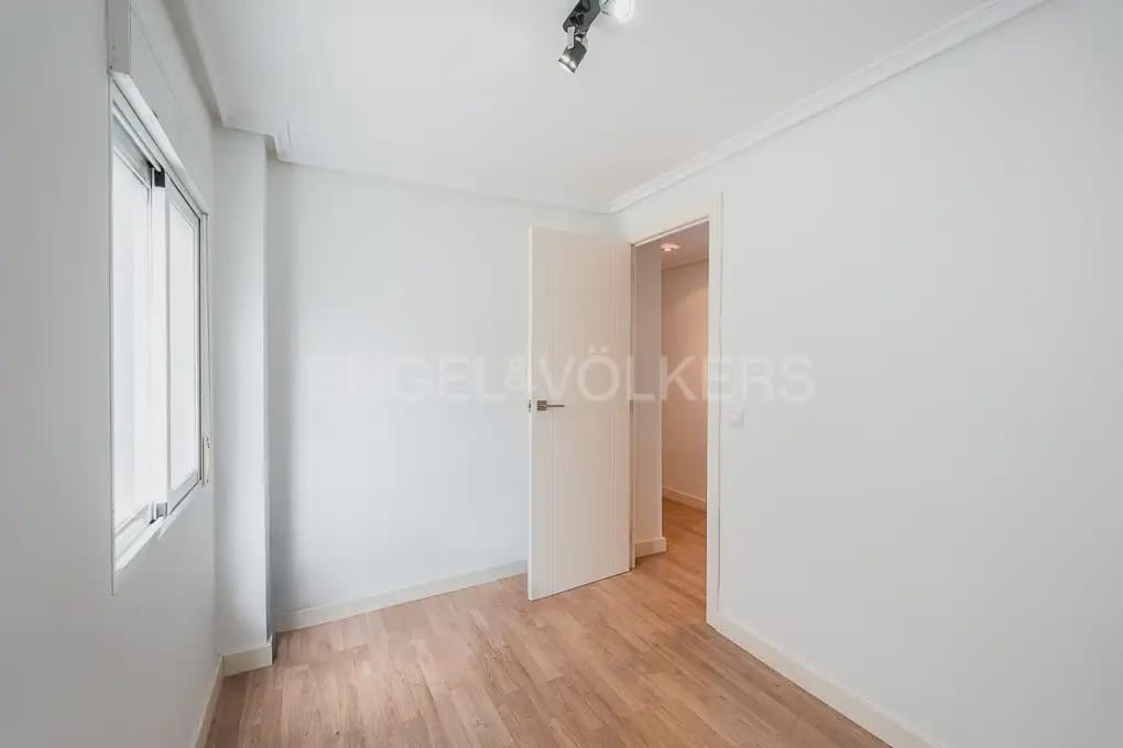 2 bedroom Flat for rent in Valencia city - € 1,500 (Ref: 9897841)