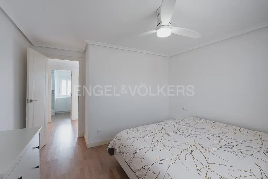 2 bedroom Flat for rent in Valencia city - € 1,500 (Ref: 9897841)