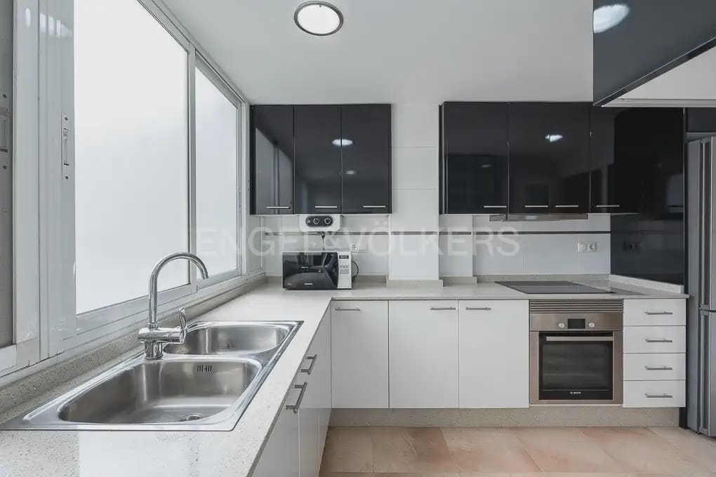 2 bedroom Flat for rent in Valencia city - € 1,500 (Ref: 9897841)