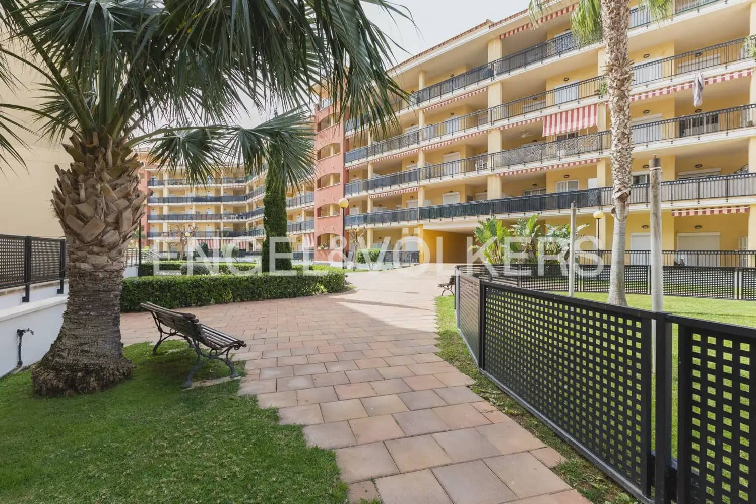 2 bedroom Flat for sale in Canet d'En Berenguer with pool garage - € 275,000 (Ref: 9897842)