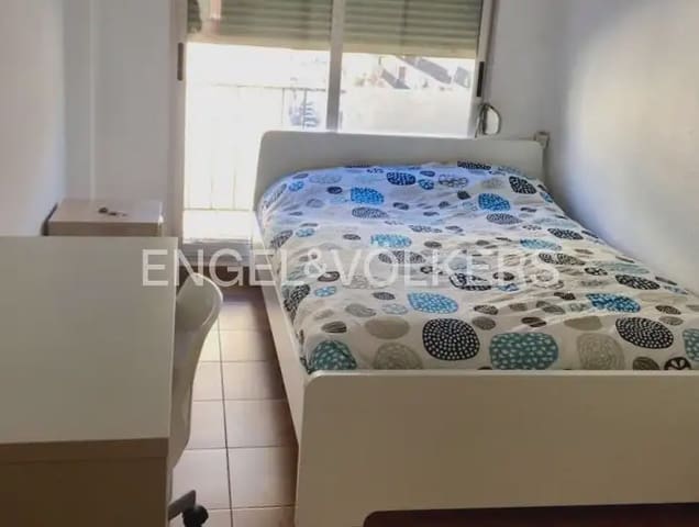 3 quarto Apartamento para arrendar em Aiora, Valência cidade - 1 600 € (Ref: 9897843)