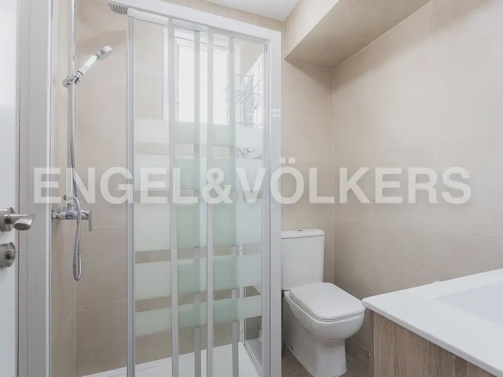 3 quarto Apartamento para arrendar em Valencia cidade - 1 600 € (Ref: 9897846)