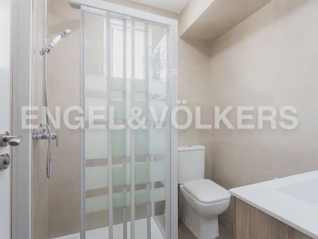3 quarto Apartamento para arrendar em Aiora, Valência cidade - 1 600 € (Ref: 9897846)