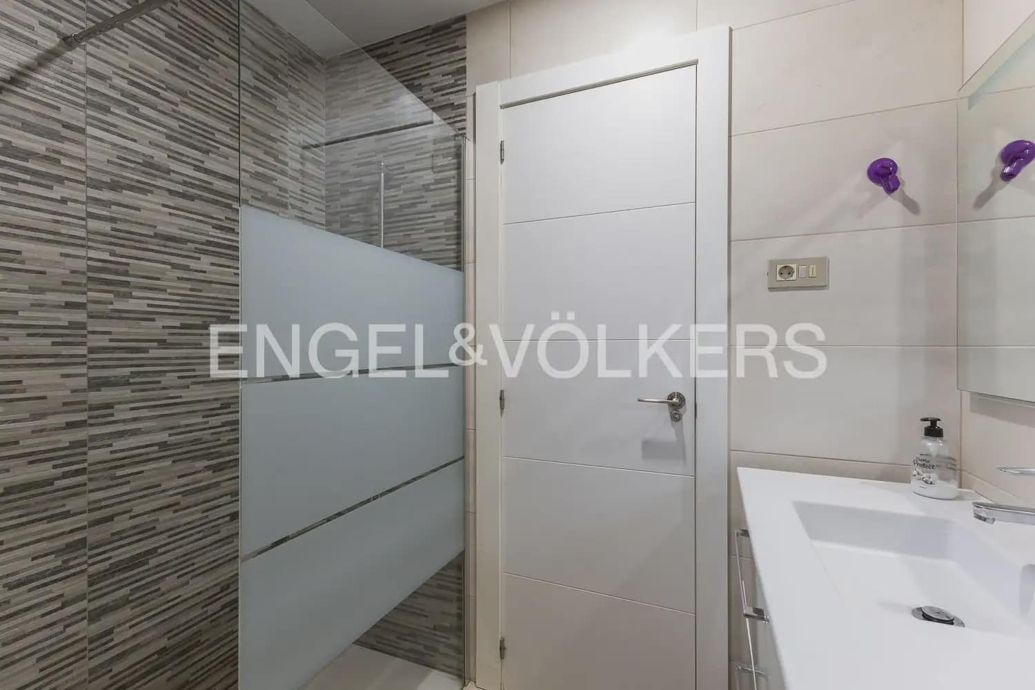 3 bedroom Flat for rent in Valencia city - € 1,850 (Ref: 9897847)