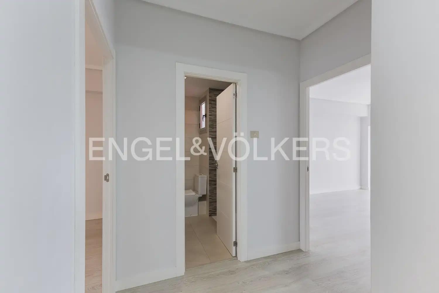 3 bedroom Flat for rent in Valencia city - € 1,850 (Ref: 9897847)