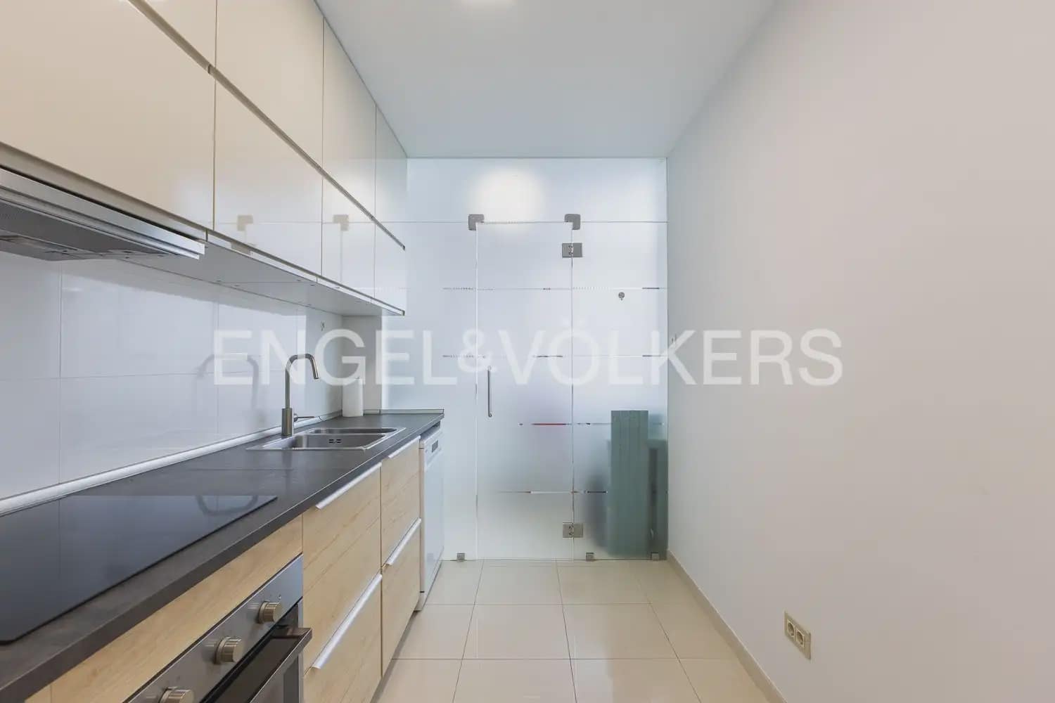 3 bedroom Flat for rent in Valencia city - € 1,850 (Ref: 9897847)
