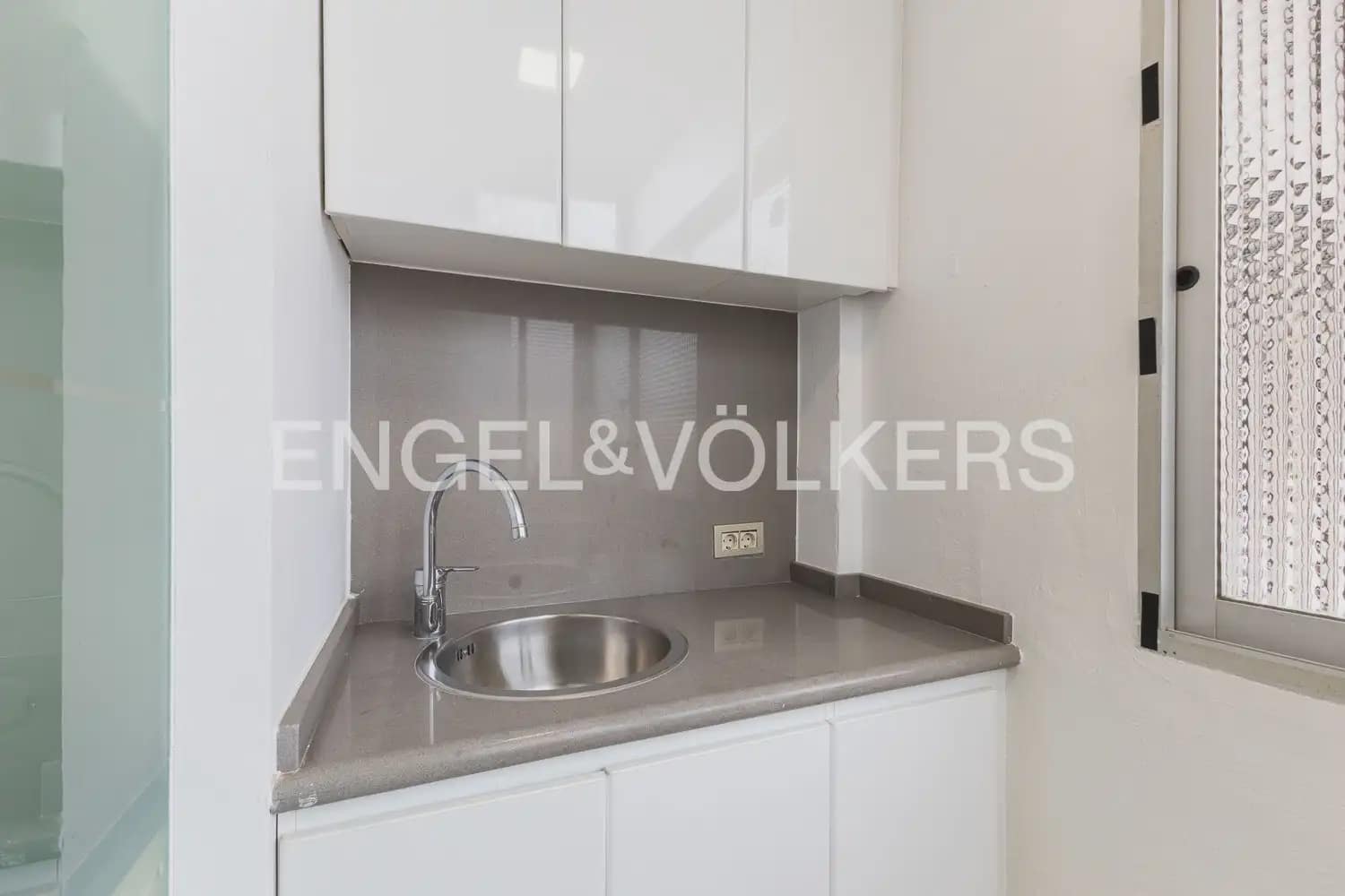 3 bedroom Flat for rent in Valencia city - € 1,850 (Ref: 9897847)
