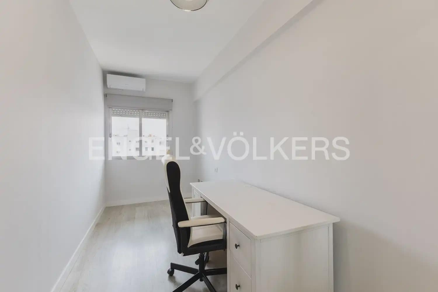 3 bedroom Flat for rent in Valencia city - € 1,850 (Ref: 9897847)
