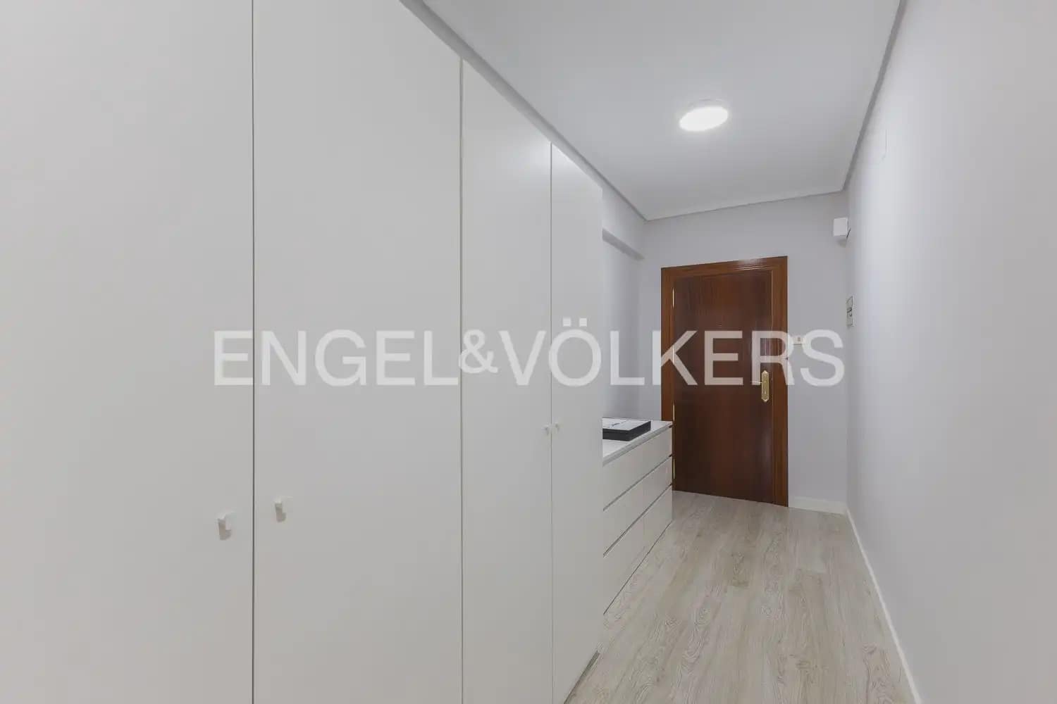 3 bedroom Flat for rent in Valencia city - € 1,850 (Ref: 9897847)
