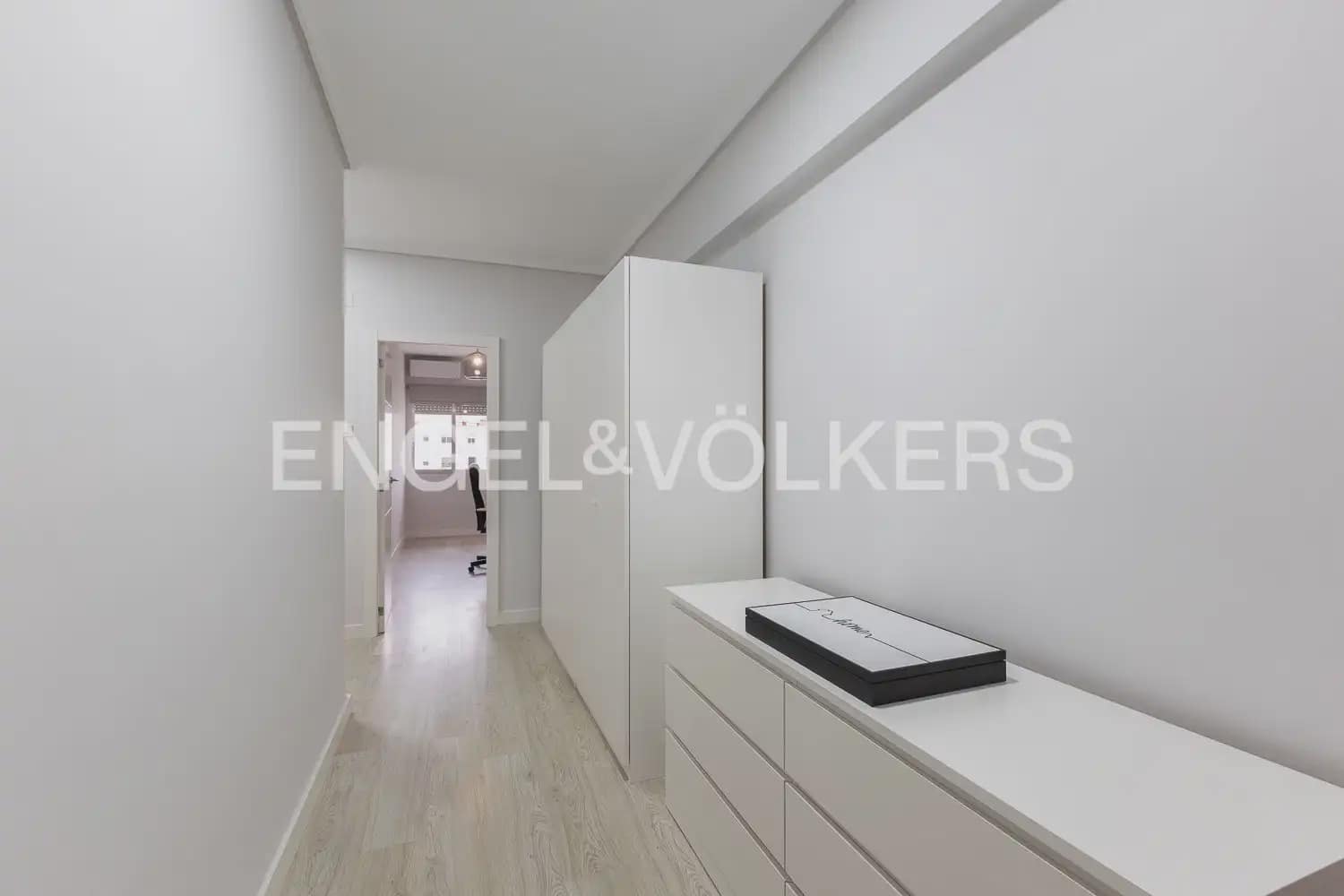 3 bedroom Flat for rent in Valencia city - € 1,850 (Ref: 9897847)