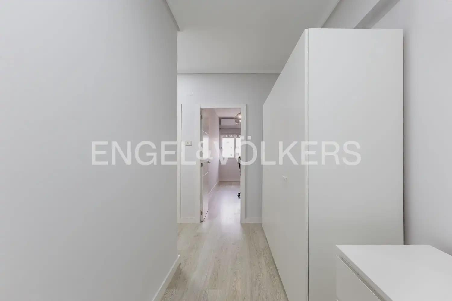 3 bedroom Flat for rent in Valencia city - € 1,850 (Ref: 9897847)