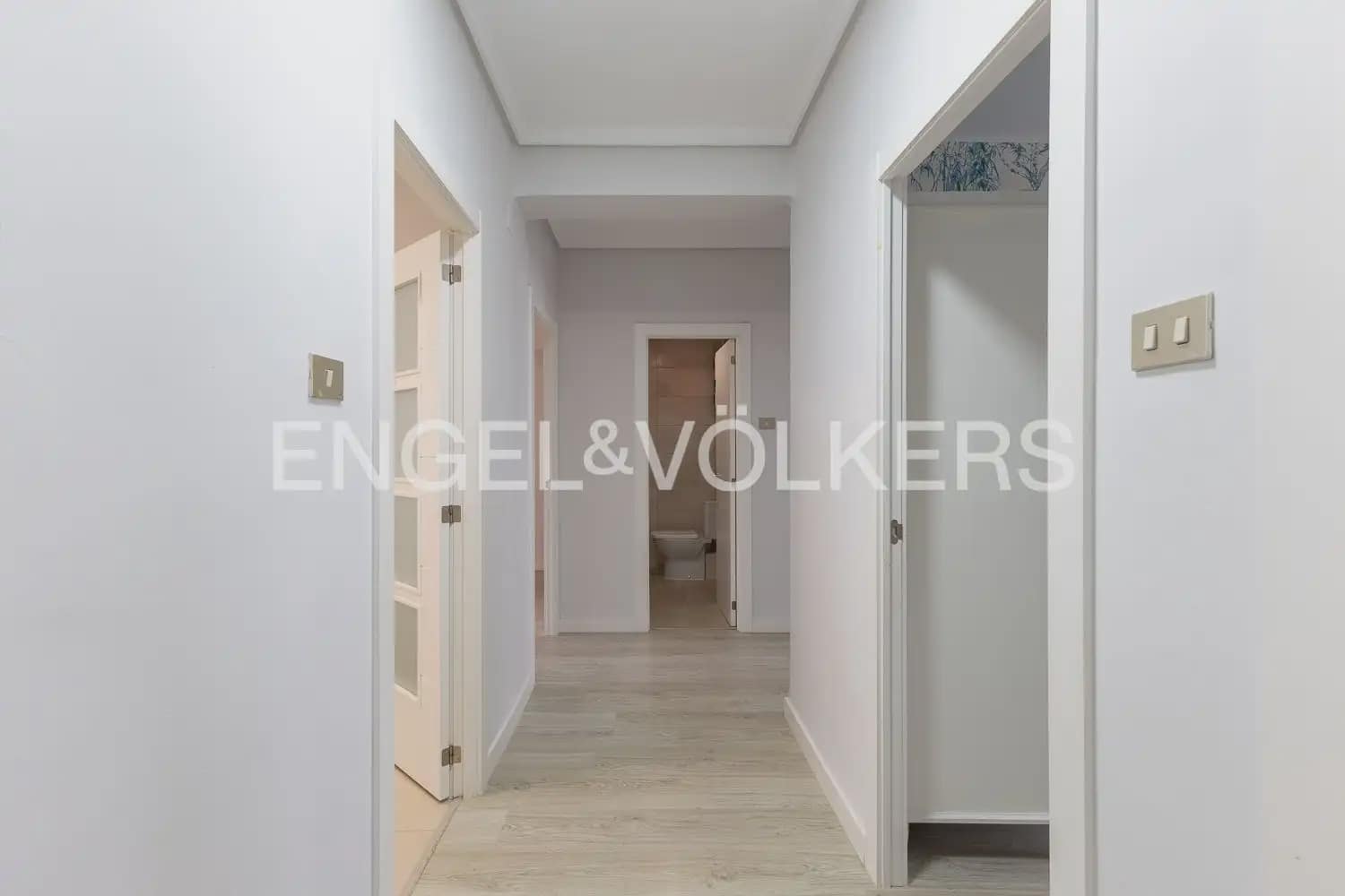 3 bedroom Flat for rent in Valencia city - € 1,850 (Ref: 9897847)