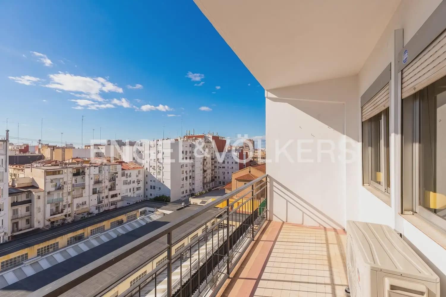 3 bedroom Flat for rent in Valencia city - € 1,850 (Ref: 9897847)