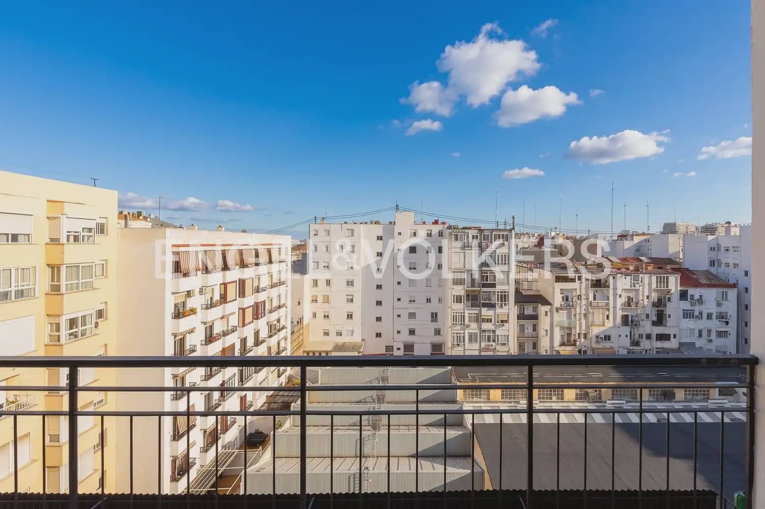 3 bedroom Flat for rent in Valencia city - € 1,850 (Ref: 9897847)
